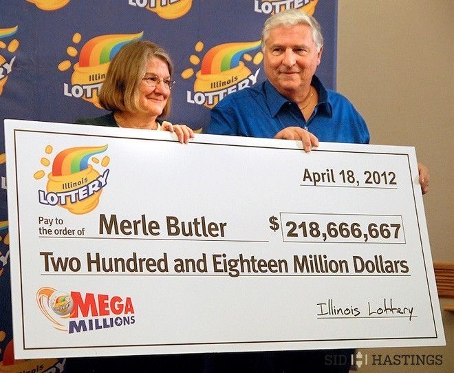 Merle & Patricia Butler holding their winning cheque